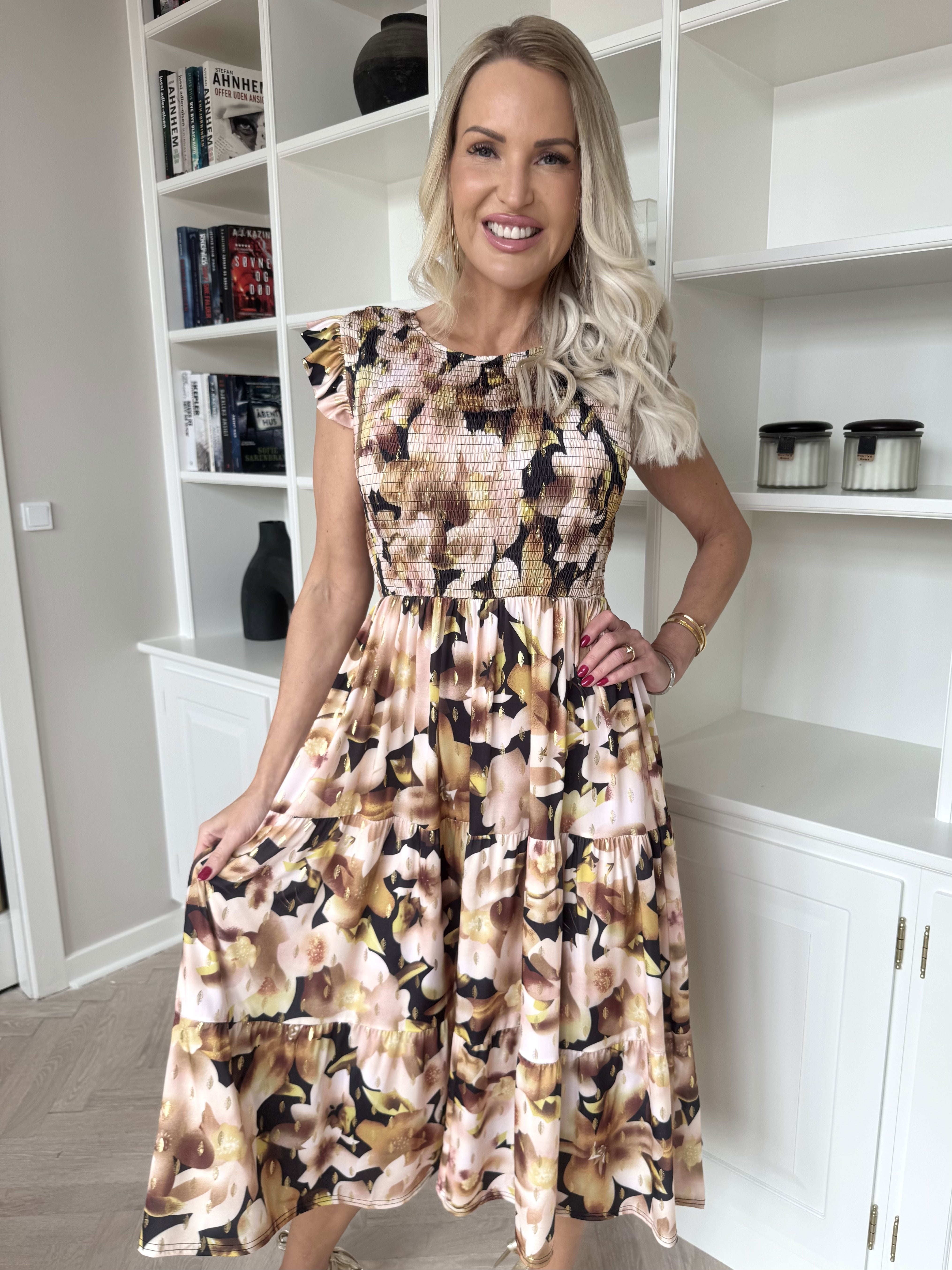 Kelly Floral Sleeveless - Blomstret kjole med smock over brystet